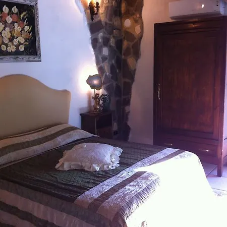Isa 2 Oda ve Kahvaltı Giove